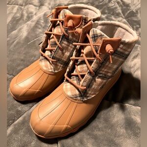 NWT Sperry Duck Boots. Brown/pink plaid. Size 10 women’s